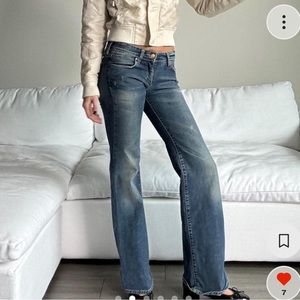 THRIFTED LOW RISE JEANS